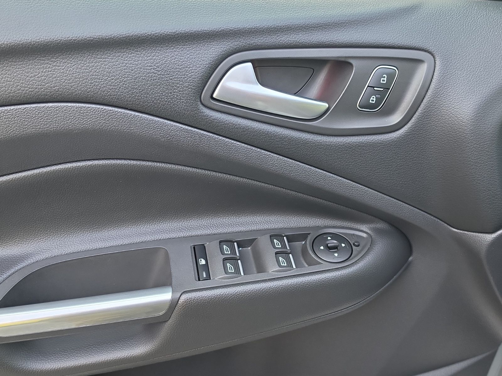 Fahrzeugabbildung Ford Kuga ST-Line Panorama-Dach Kamera Alcantara AHK
