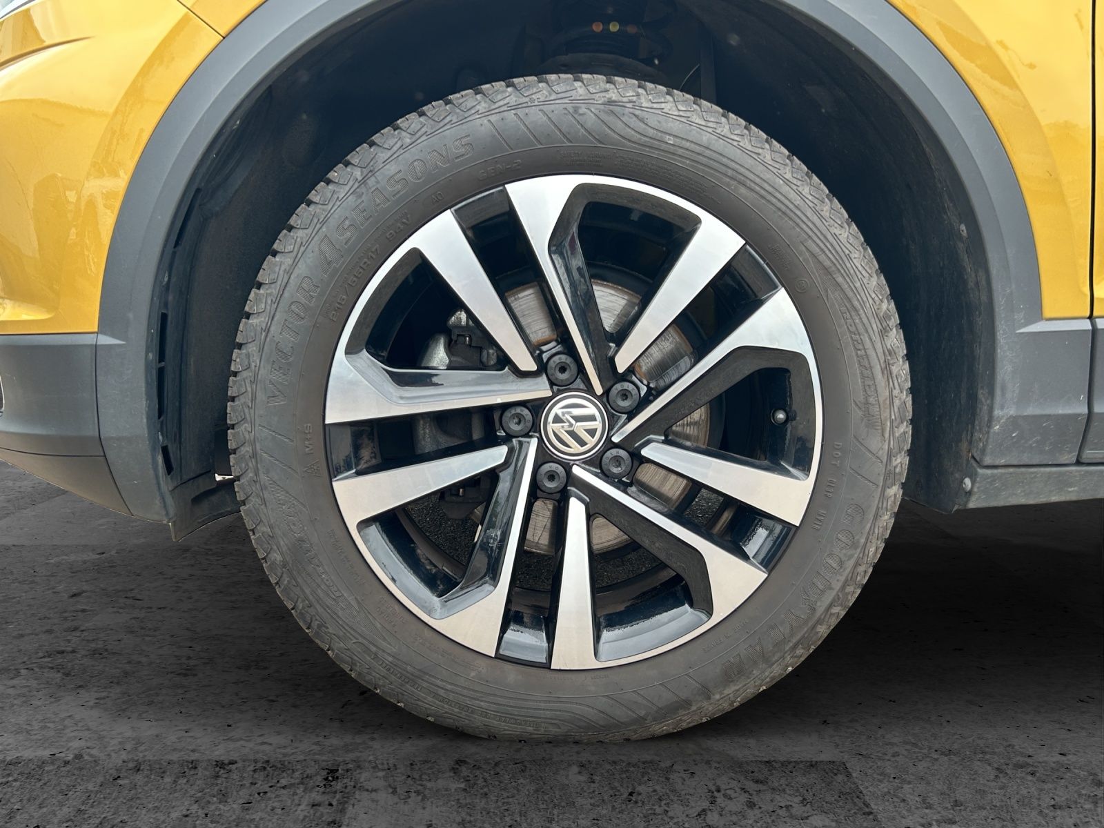 Fahrzeugabbildung Volkswagen T-Roc TSI United DSG LED Navi ACC AHK RFK SH