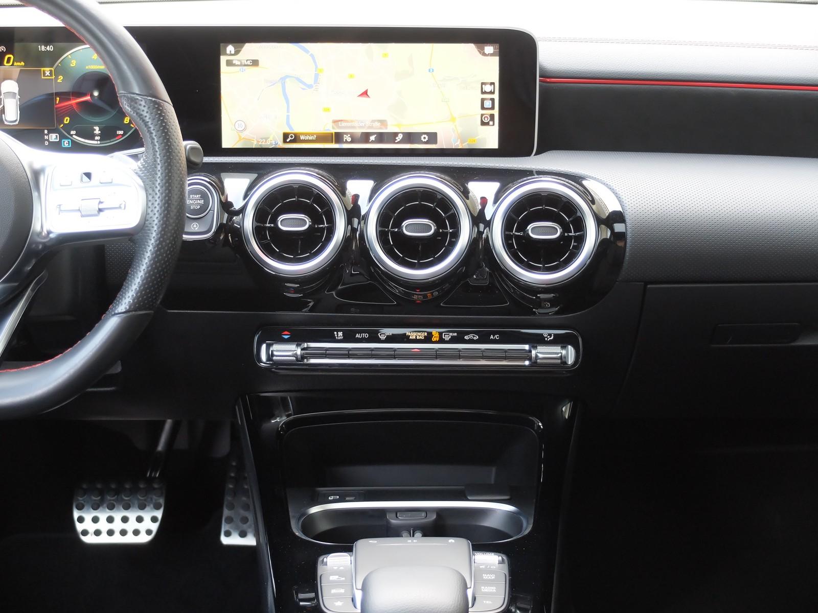 Mercedes-Benz CLA 180 AMG Line Automatik Panorama AHK