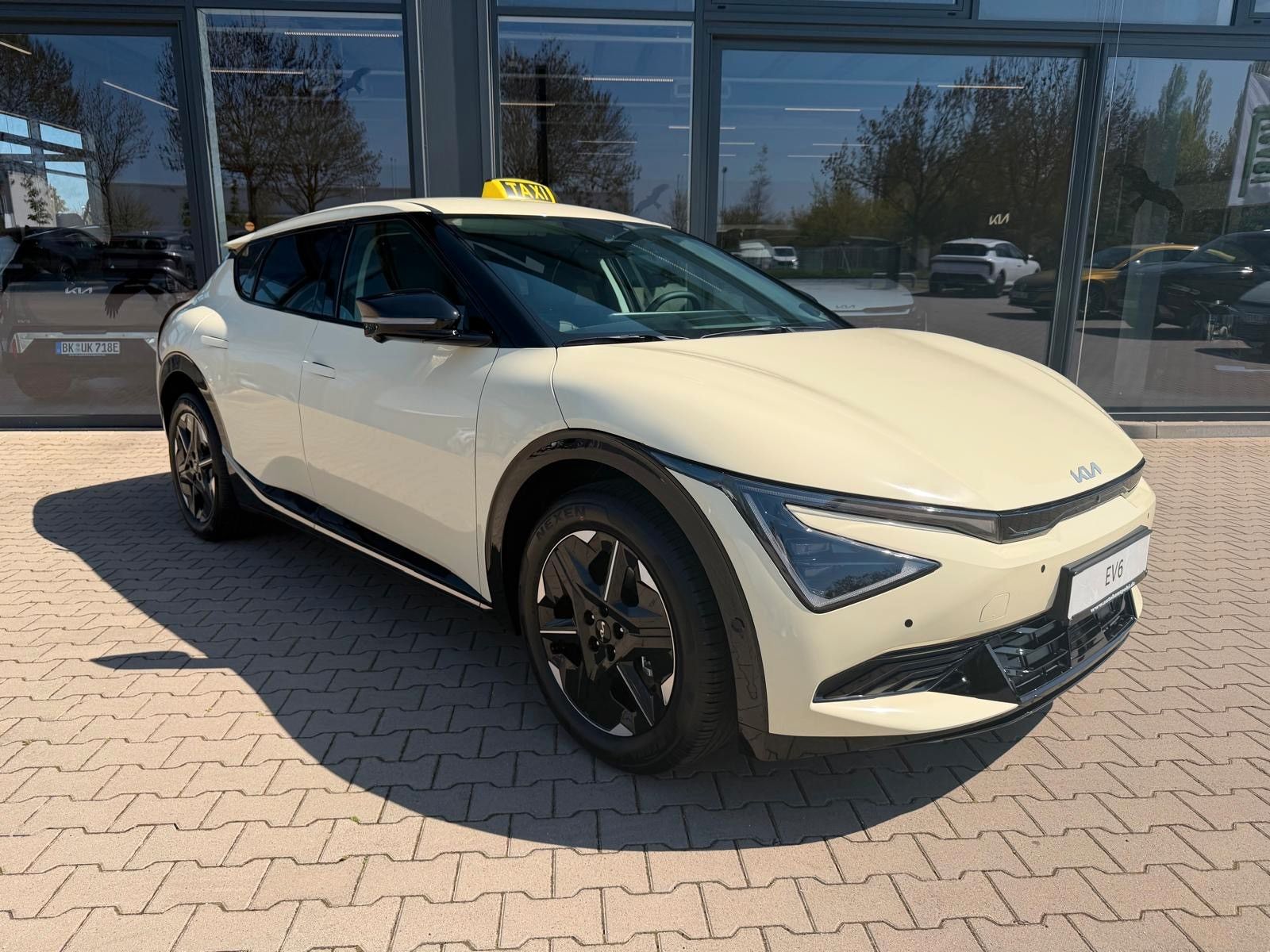 Fahrzeugabbildung Kia EV6 PE EARTH 84 RWD WP CO AS SD DR TAXI