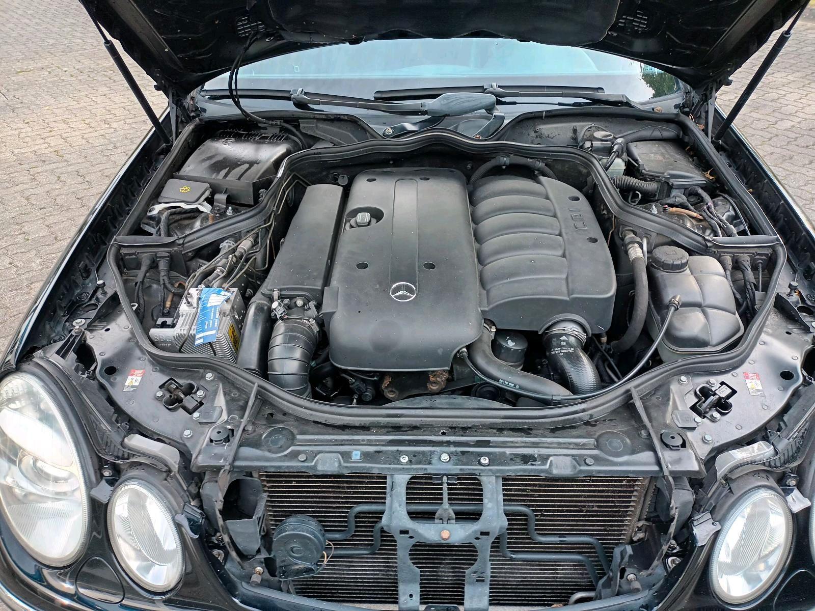 Mercedes-Benz E270 2004 — photo 12