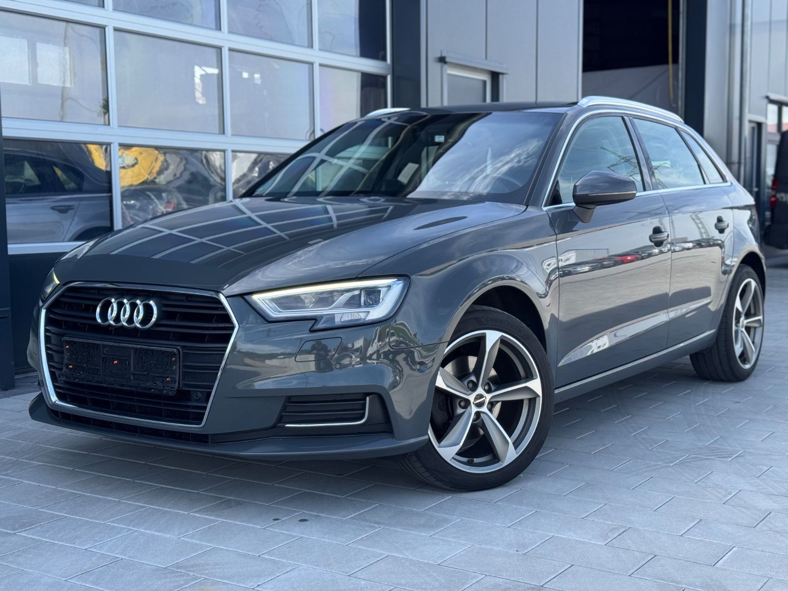 AUDI A3 Sportback design S-Tronic*NAVI*LED*Leder*AHK