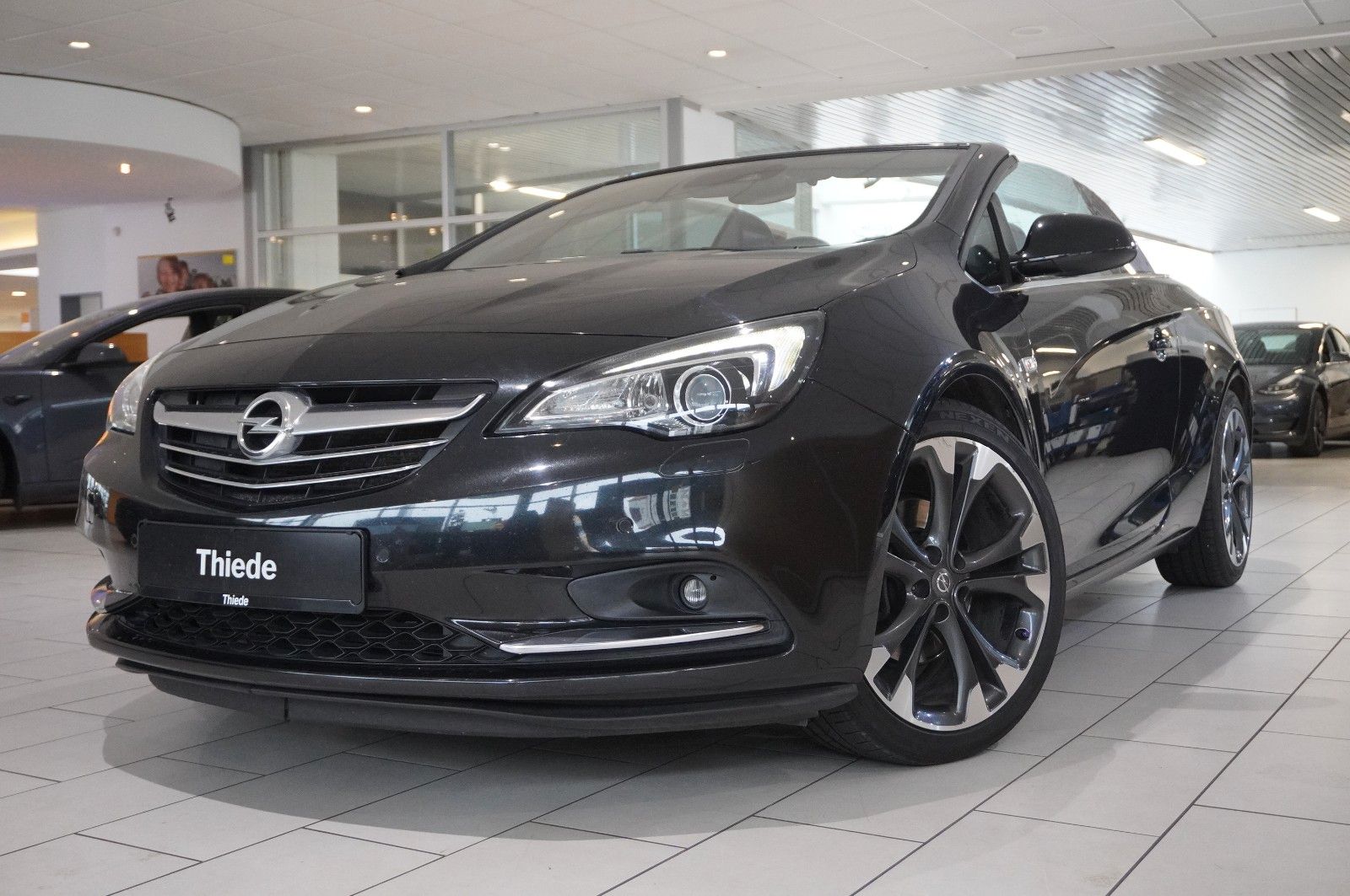 Fahrzeugabbildung Opel Cascada 2.0D INNOVATION BI-XENON/SHZ/SPORT/LEDER