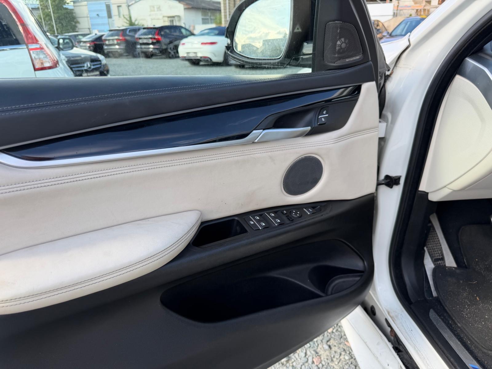 BMW X6 xDrive 50 i  M* Unfallfahrzeug* GSD/Navi/360*