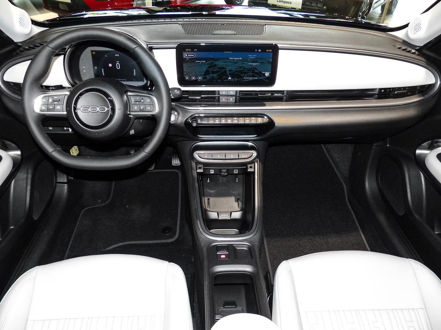 Fiat 600 La Prima Hybrid DCT Navi Massage Sitz LED