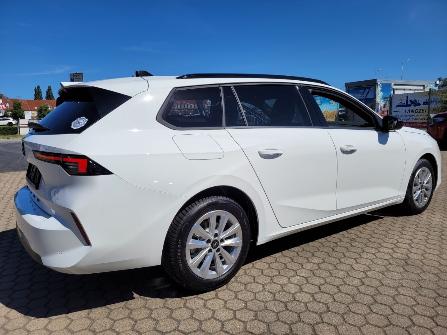 Fahrzeugabbildung Opel Astra L Edition Sports Tourer SHZ+LHZ+Allwetter