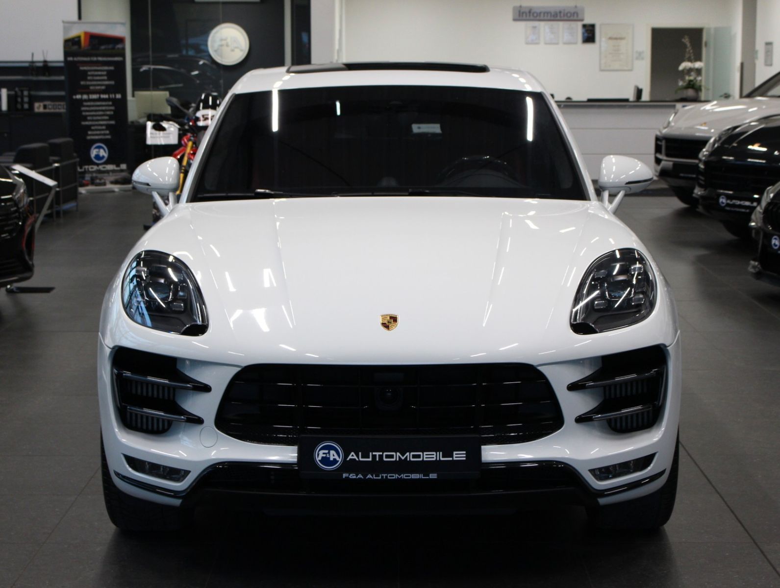 Fahrzeugabbildung Porsche Macan Turbo mit Performance Paket*2.Hand*Kamera