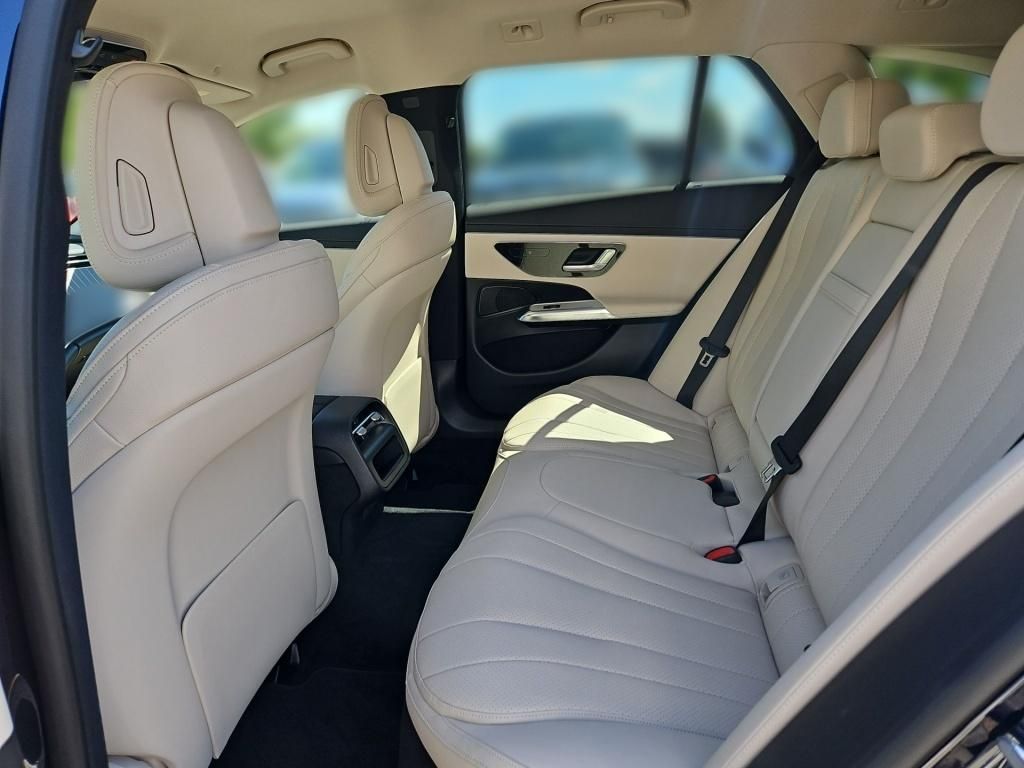 Fahrzeugabbildung Mercedes-Benz E 220 d 4M T-Modell +EDITION-AVANTGARDE+AHK+DIGI