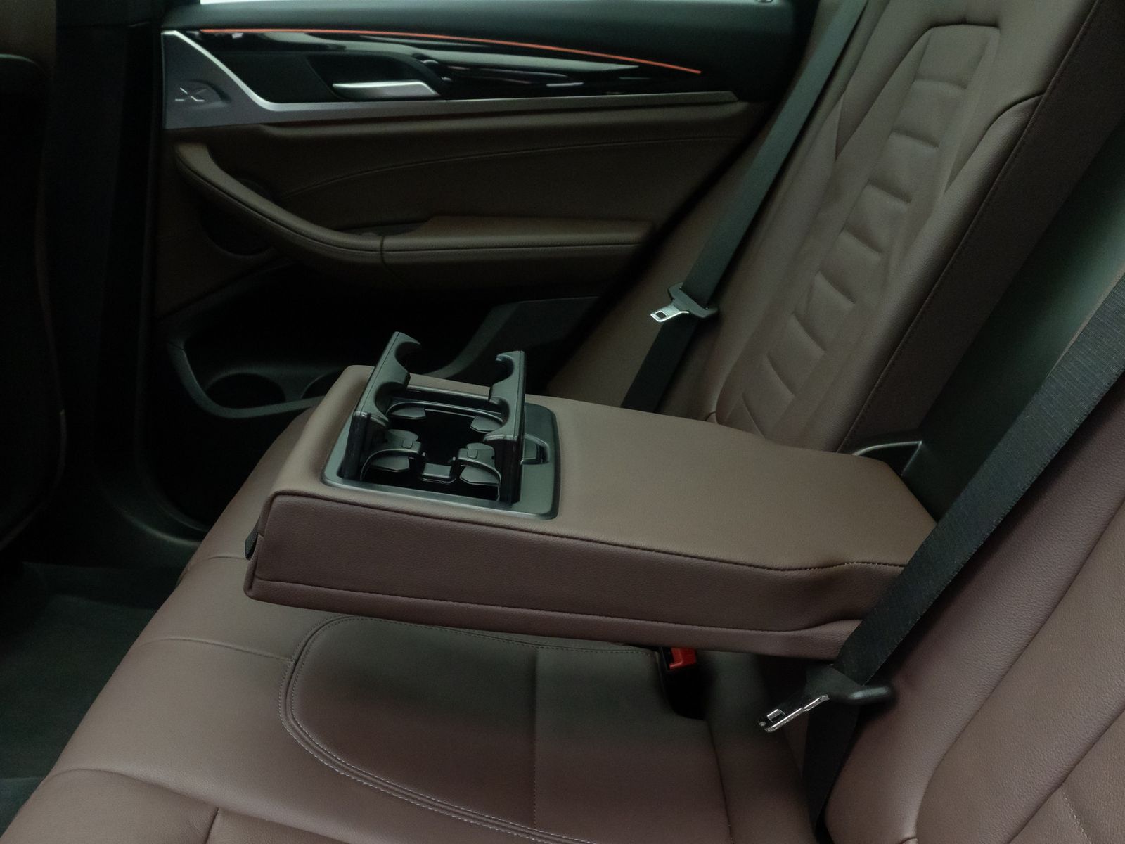 Fahrzeugabbildung BMW X3 xD30e Panorama HUD DAB Sport AHK 360&deg; Komfort