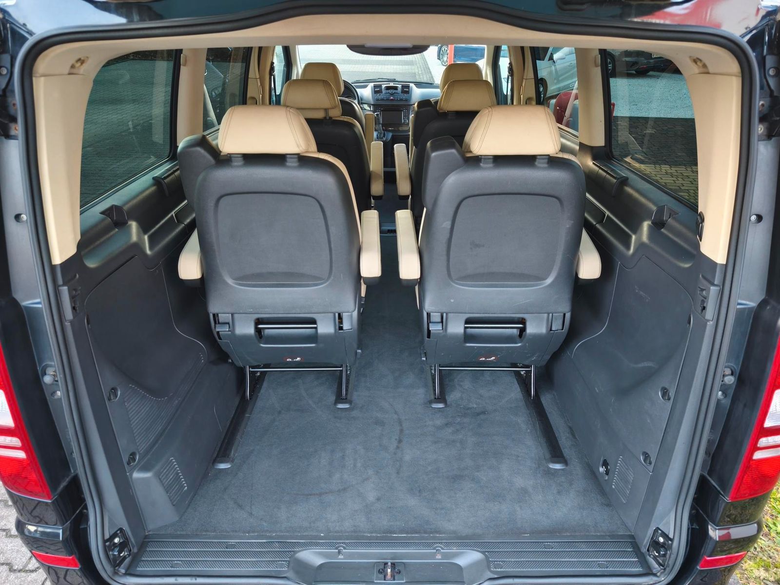 Fahrzeugabbildung Mercedes-Benz Viano 3.0 X-Clusive lang/6-Sitze/Alcantara/Navi