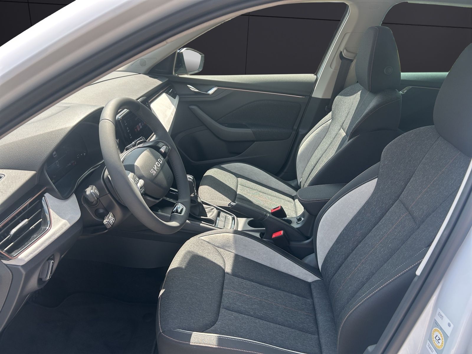 Fahrzeugabbildung SKODA Kamiq 1.0 DSG Selection AHK MATRIX