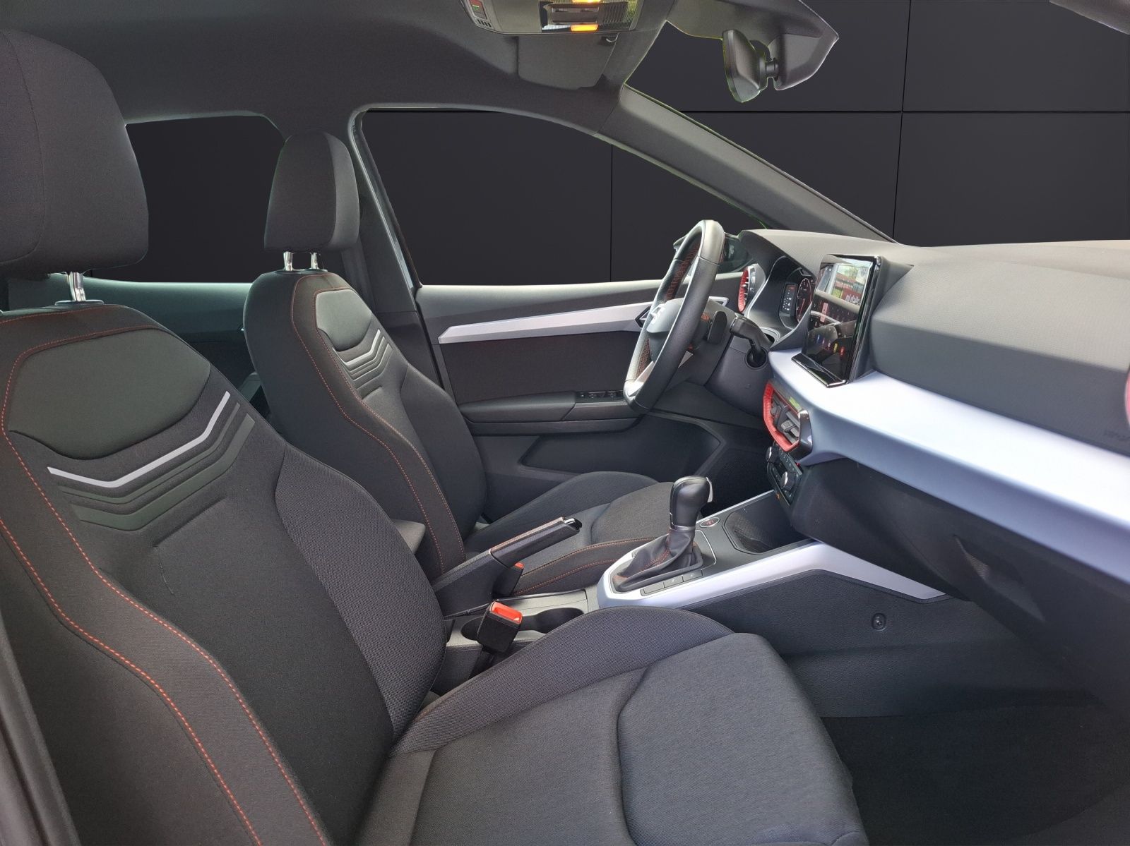 Fahrzeugabbildung SEAT Arona TSI FR-Line DSG LED Navi AID ACC RFK SH LM
