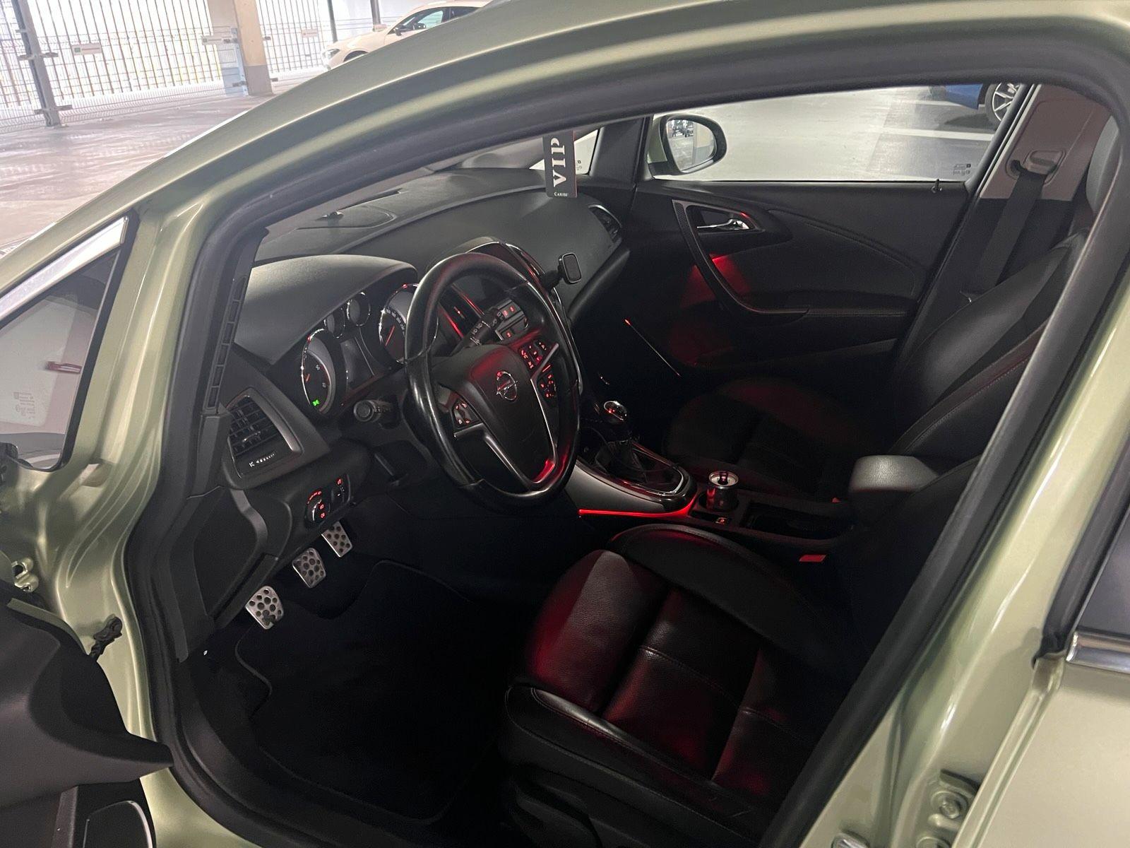 Opel Astra 2011 — photo 7