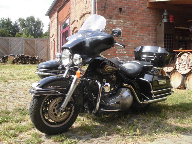 Harley-Davidson Electra-Glide Standard mit HD-TLE Seitenwagen