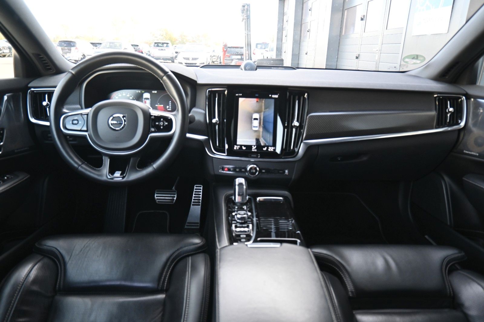 Fahrzeugabbildung Volvo S90 Lim.R-Design Plug-In Hyb. AWD*B&W*LUFT*MASS*