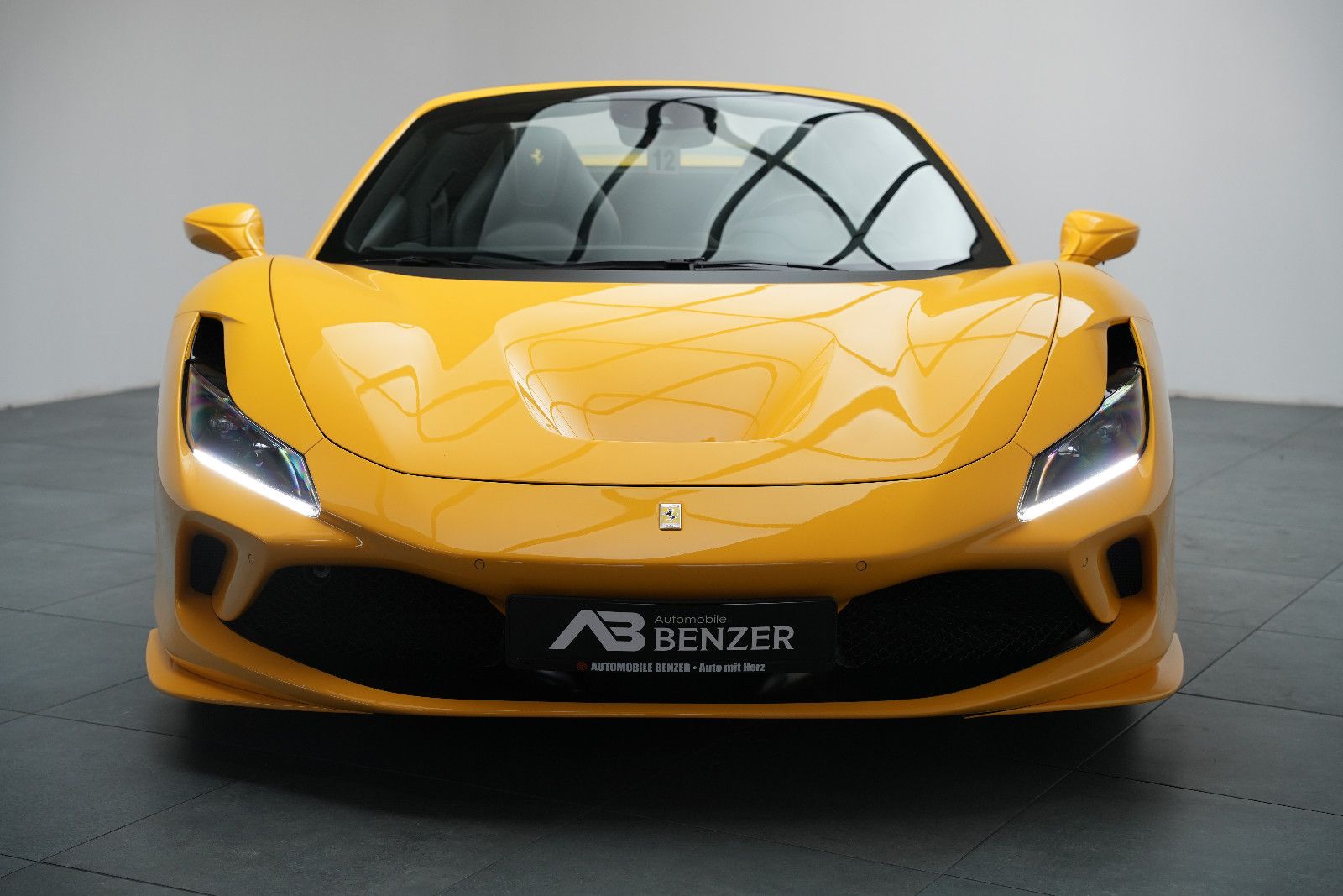 Fahrzeugabbildung Ferrari F8 Spider Giallo Modena *Lift*Carbon*Kamera*