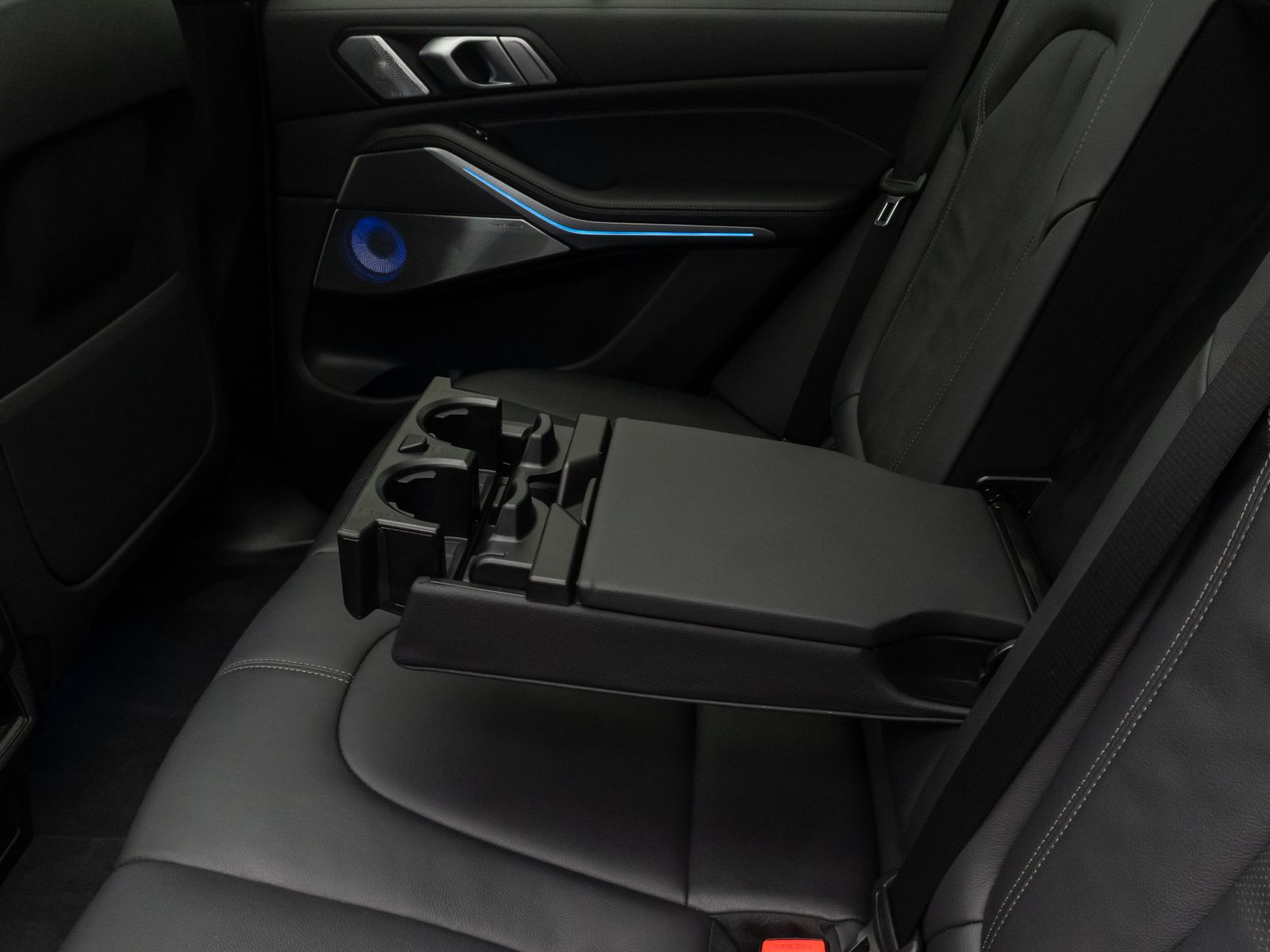 Fahrzeugabbildung BMW X5 xD45e M Sport B&W Kamera DAB Panorama Alarm