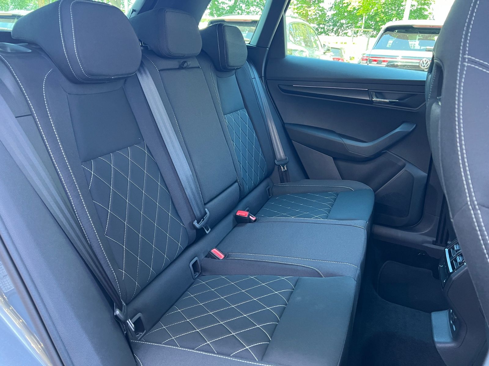 Fahrzeugabbildung SKODA Karoq Sportline 2.0 TDI DSG *AHK,Navi,TravelAssi