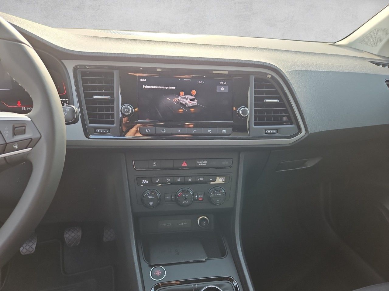 Fahrzeugabbildung SEAT Ateca Reference Edition - 5 Jahre Garantie uvm.