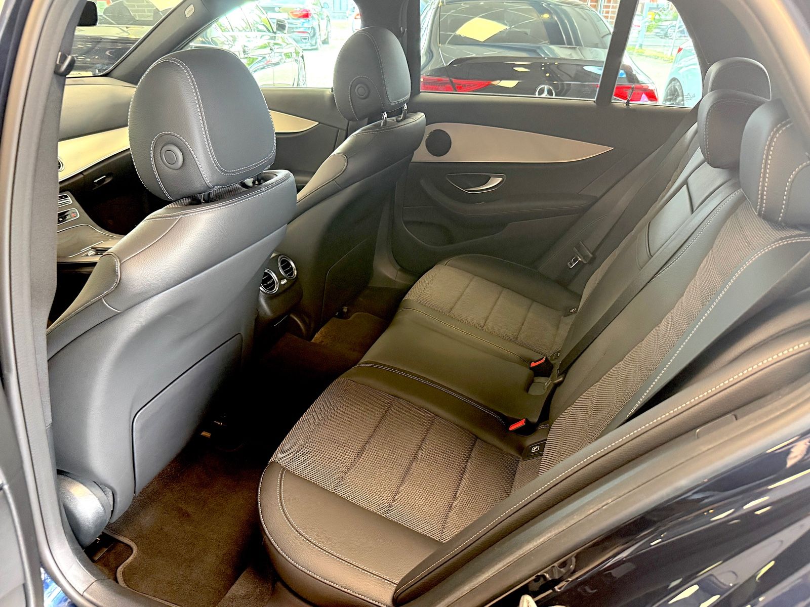 Mercedes-Benz E220d T AMG Avantgarde Wide S.dach R.kam LED NAV foto 4