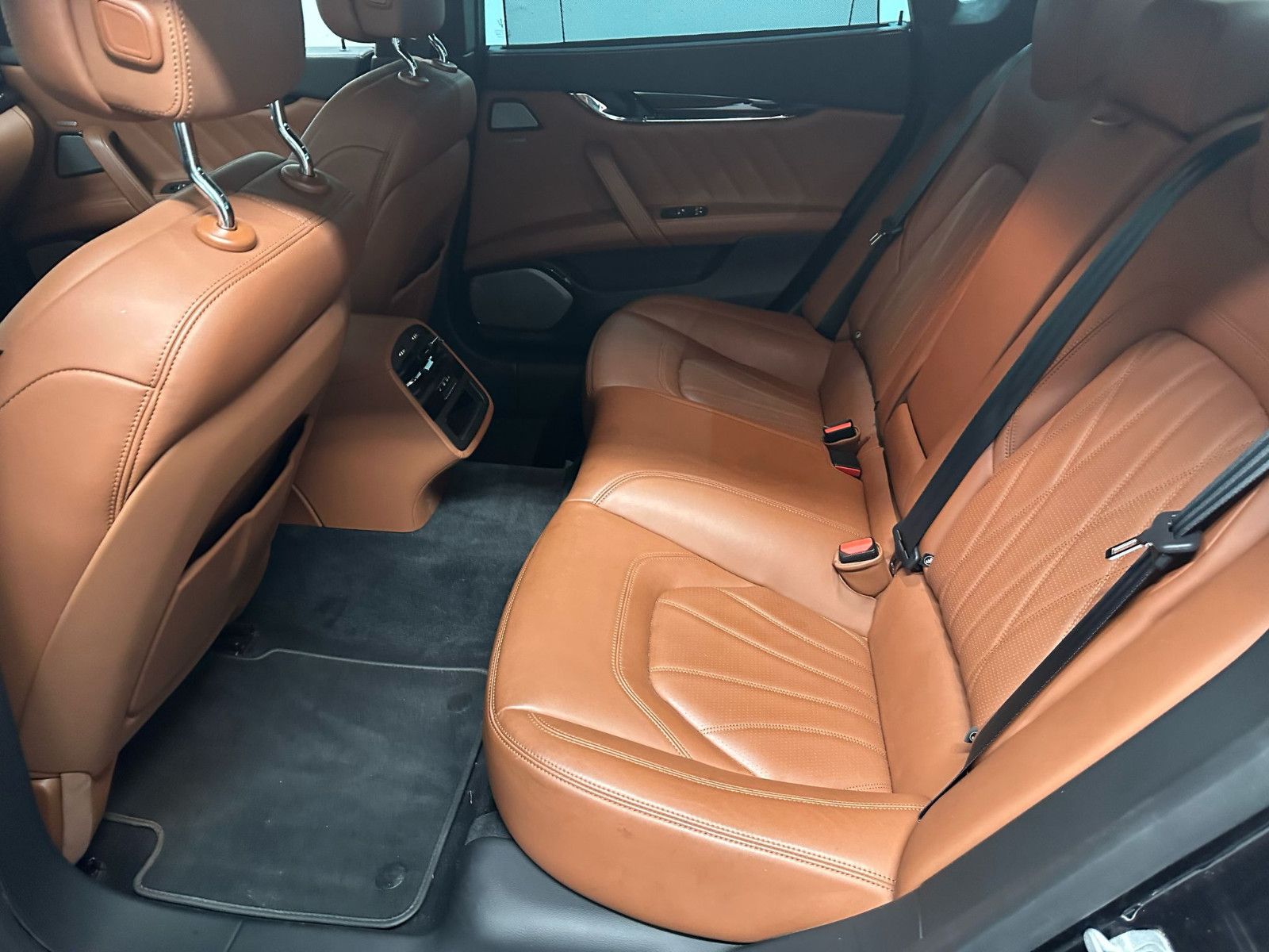 Fahrzeugabbildung Maserati Quattroporte S Q4 *SKYHOOK*B&W*SOFTCL.*KEYLESS*