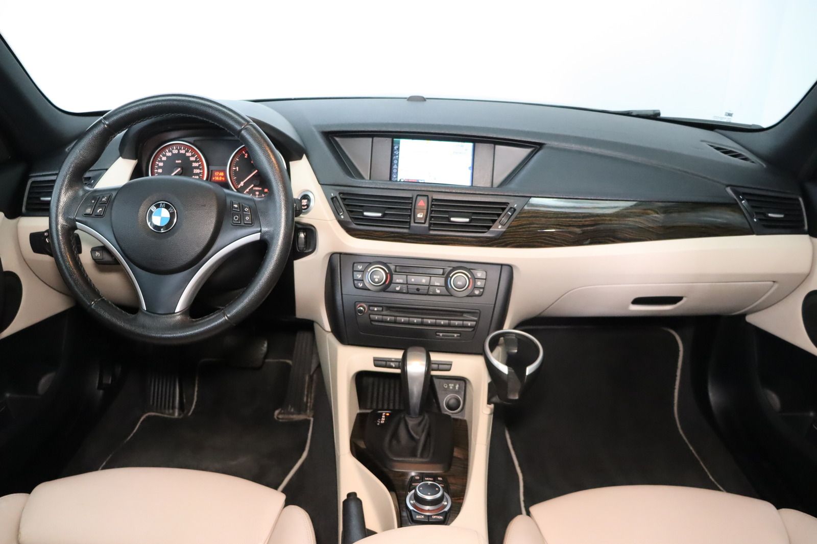 Fahrzeugabbildung BMW X1 xDrive20d * Navi * Xenon * Memory * Leder