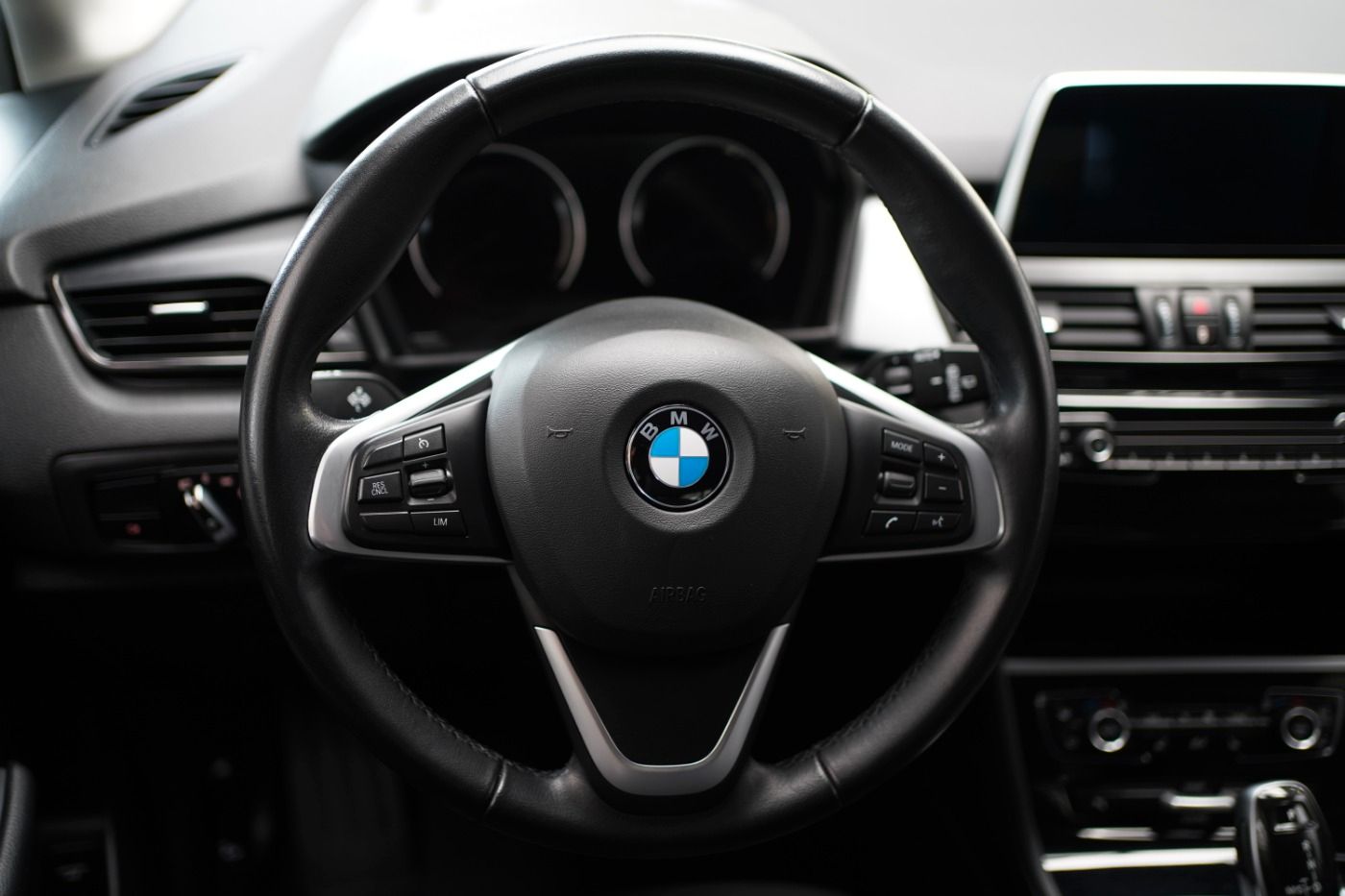 Fahrzeugabbildung BMW 218iA Active Tourer Advantage +AHK+Navi+LED+PDC+