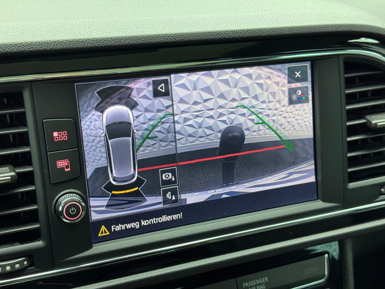 Fahrzeugabbildung SEAT 2.0 TSI FR-LINE/ACC/BEATS/PANO/AMBIENT/R-CAM/AHK