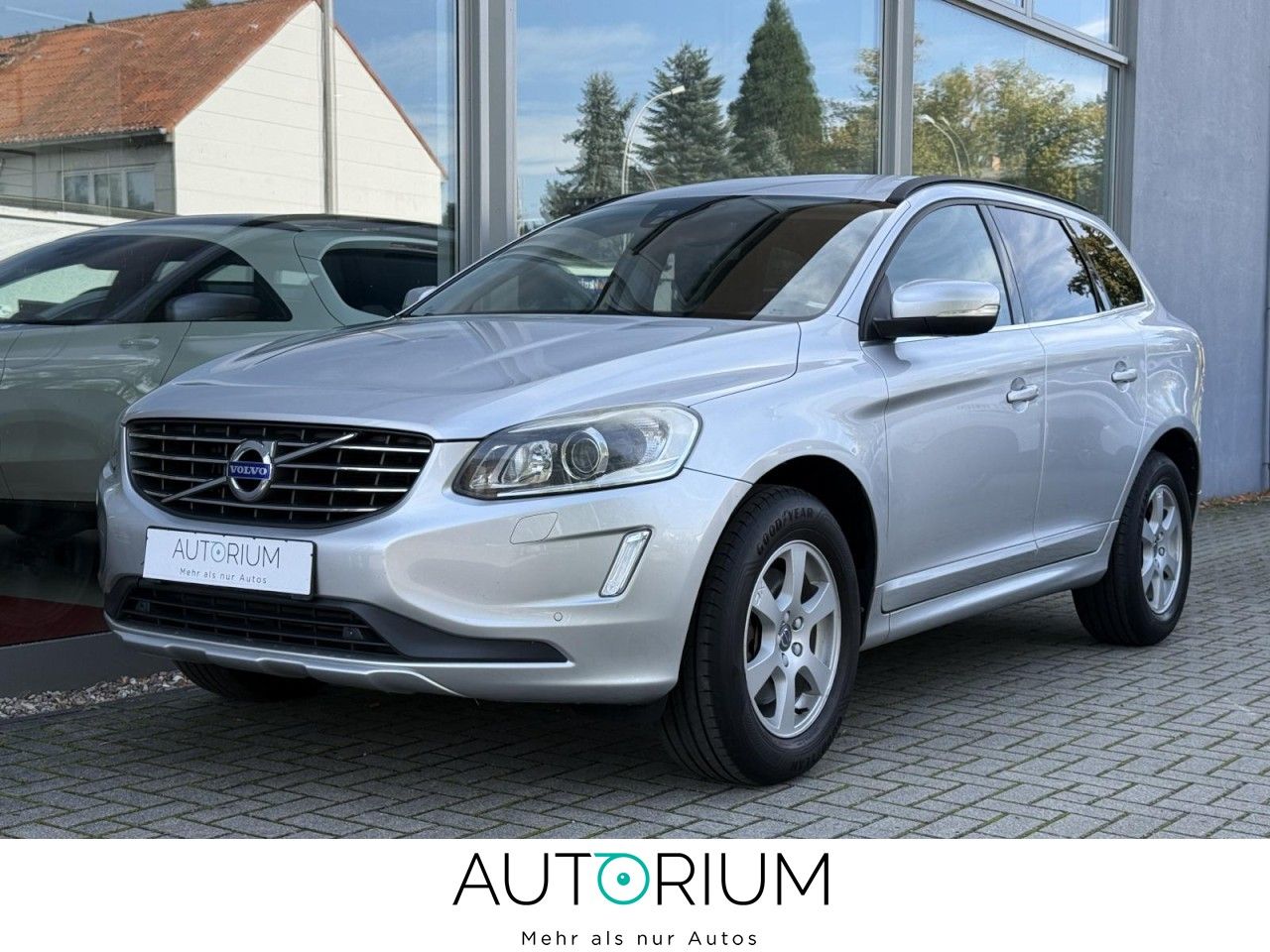 Volvo XC60 Momentum LED XENON NAVI AHK SZHZG LM FELG.