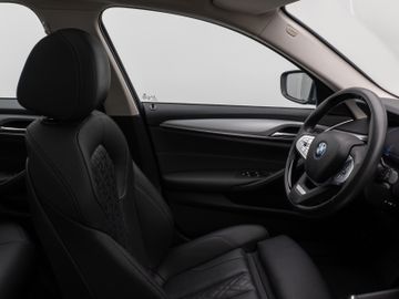 Fahrzeugabbildung BMW 530e xD Pano Kamera DAB HiFi Adapt. Fahrwerk 19"
