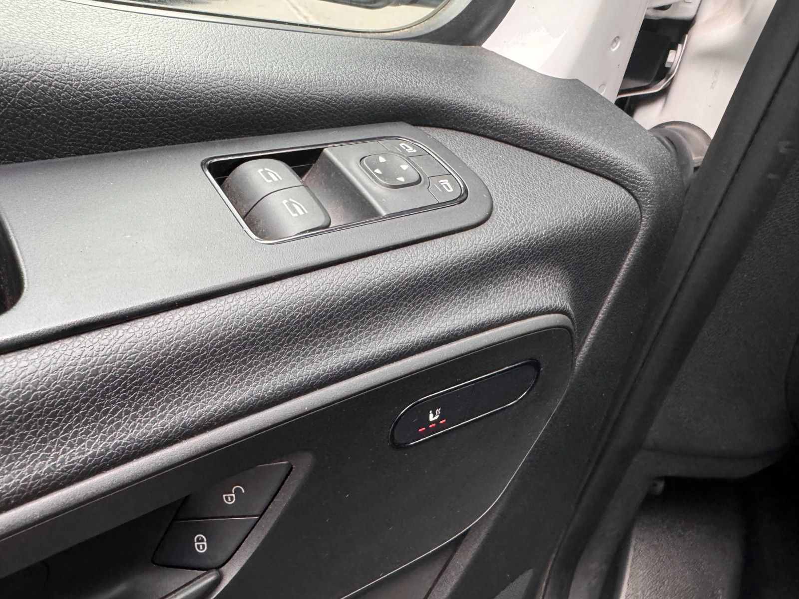 Fahrzeugabbildung Mercedes-Benz Sprinter 215 CDI DoKa 9G Klima AHK SHZ