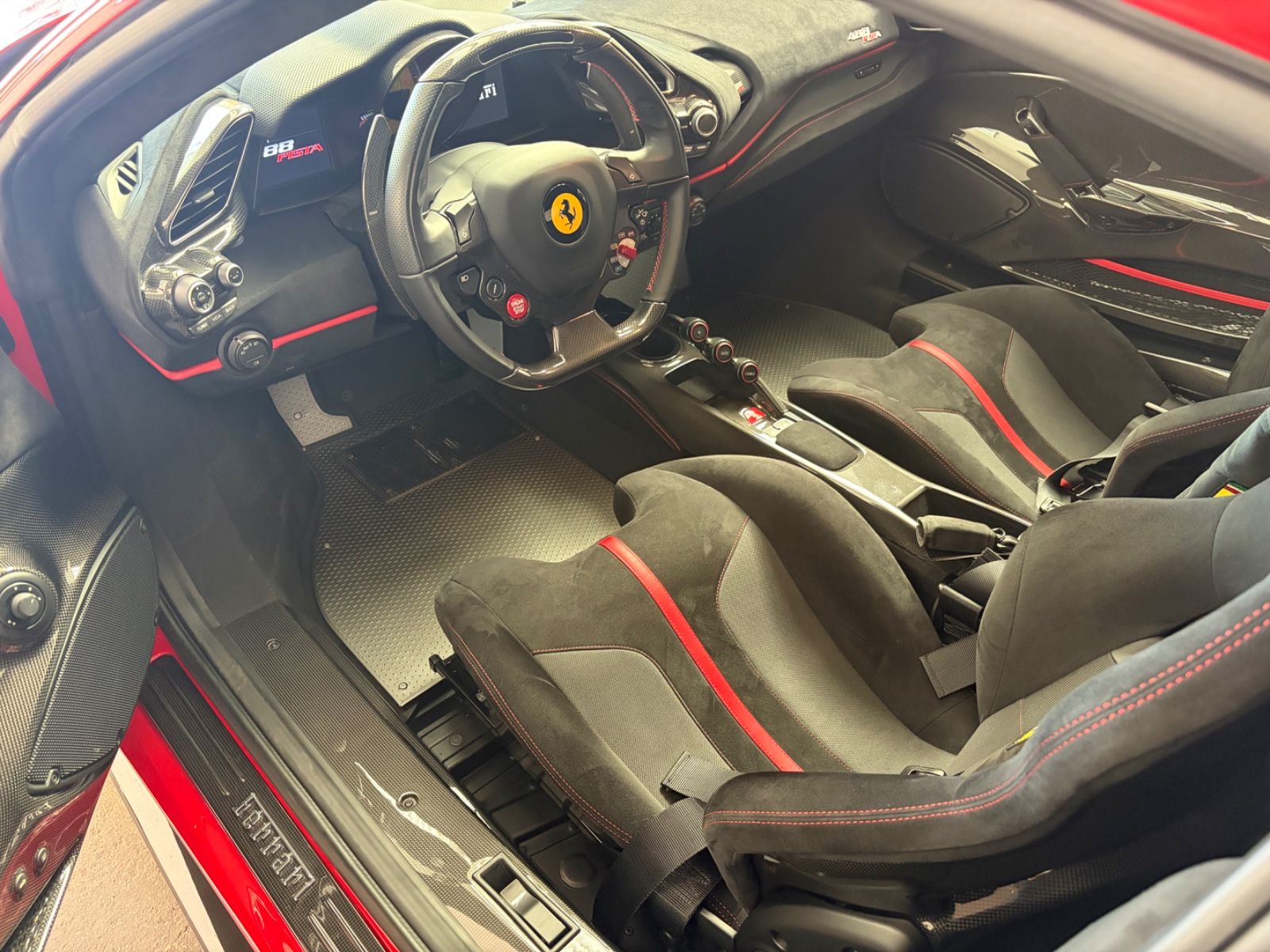 FERRARI 488 Pista 24