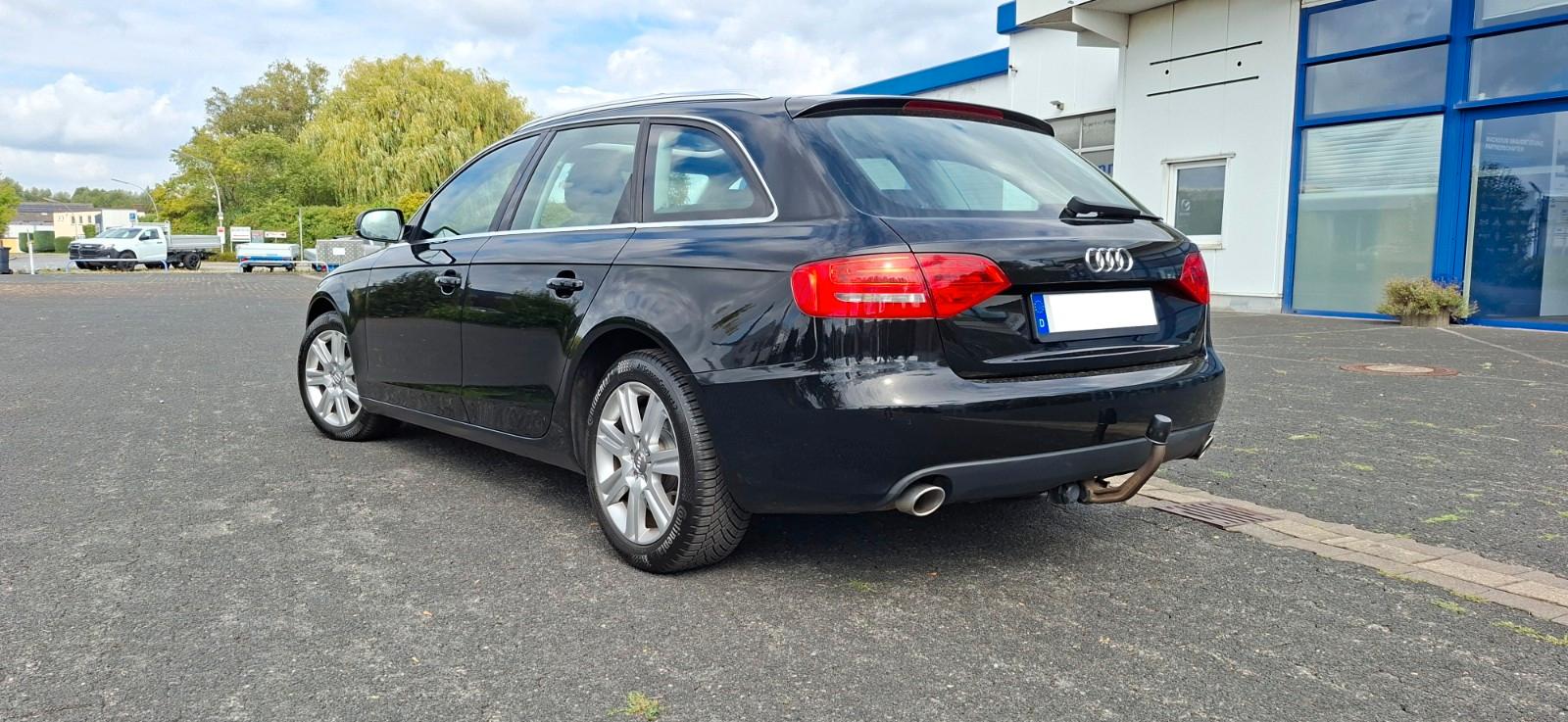 Audi A4 2011 — engine 2.698 cm³, 190 HP (140kW)