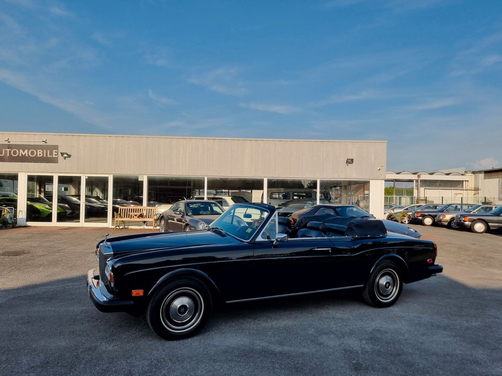 Fahrzeugabbildung Rolls-Royce Corniche/Technisch umfassend revidiert+Historie