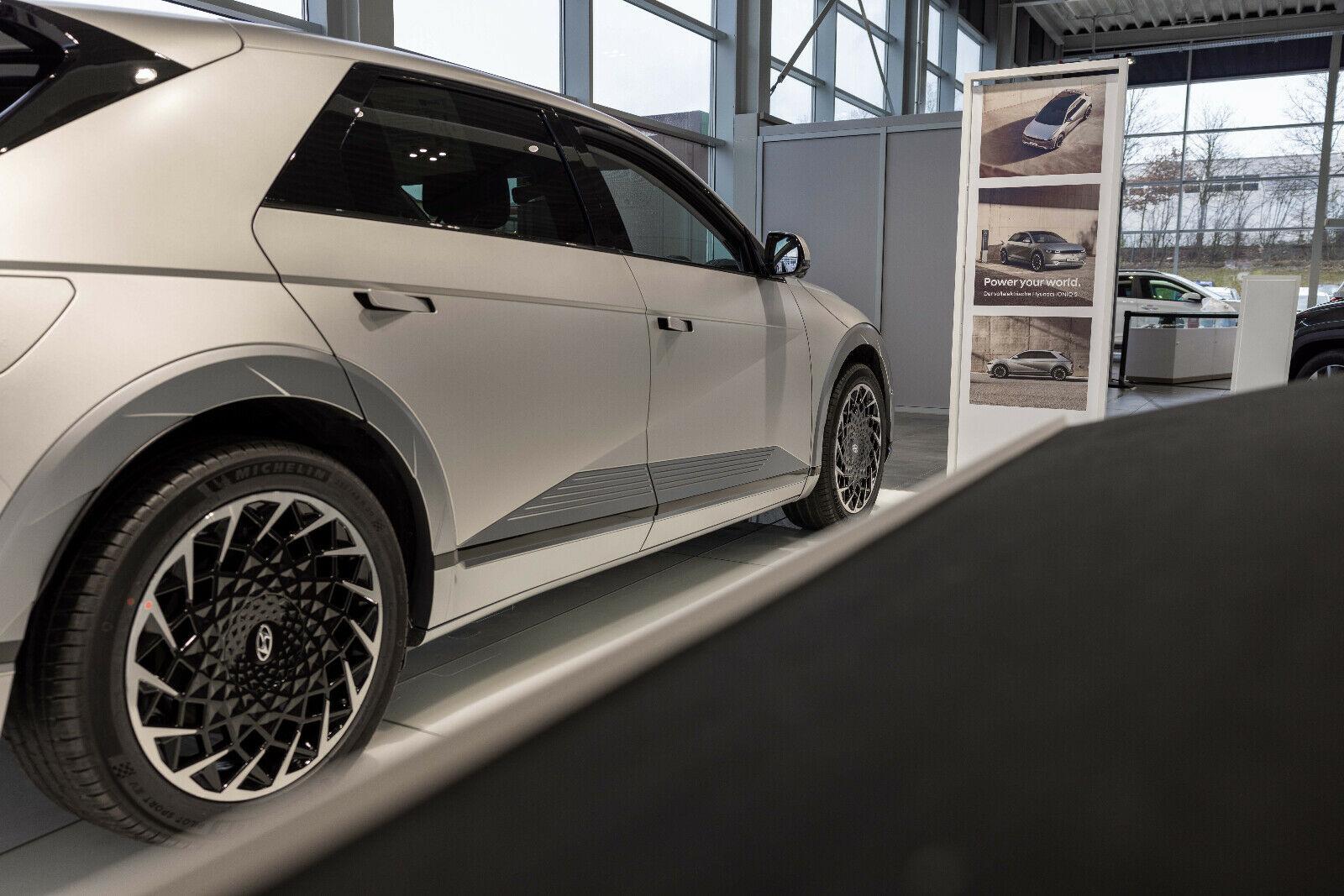 showroom-image-top