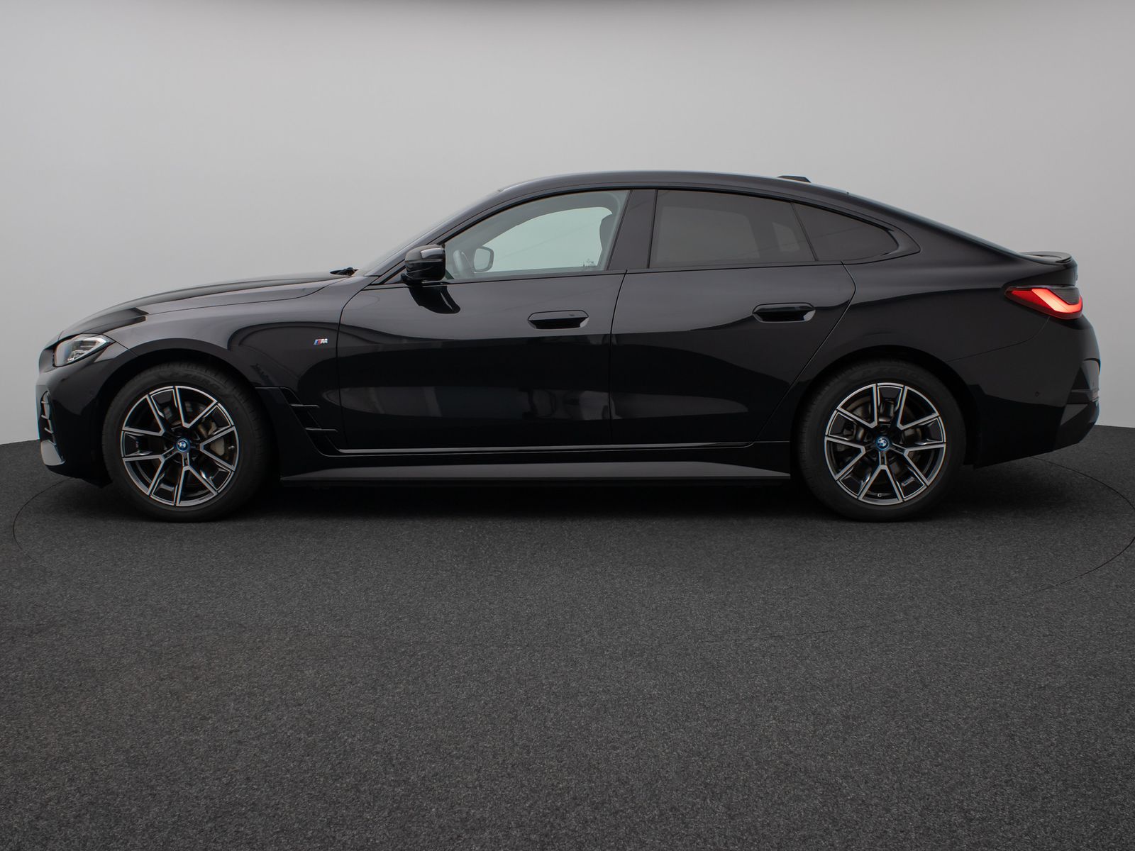 Fahrzeugabbildung BMW i4 eD40 M Sport Kamera DAB H/K Komfort 18Zoll
