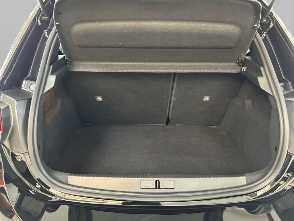 Fahrzeugabbildung Opel Corsa 1.2 GS Navi Sitz/Lenkradheizung PDC LED