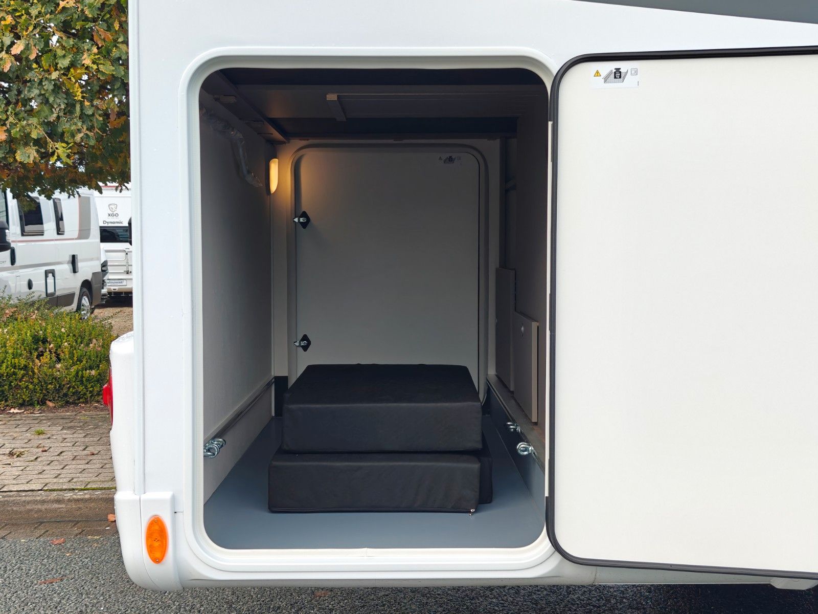 Fahrzeugabbildung LMC Tourer T 660 G -  663 70 Jahre, 140PS -