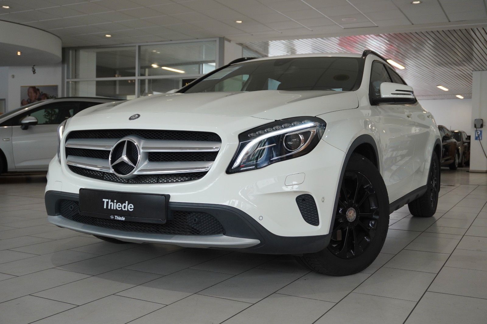 Fahrzeugabbildung Mercedes-Benz GLA 180 STYLE 7G-DCT NAVI/BI-XENON/SHZ/KAMERA
