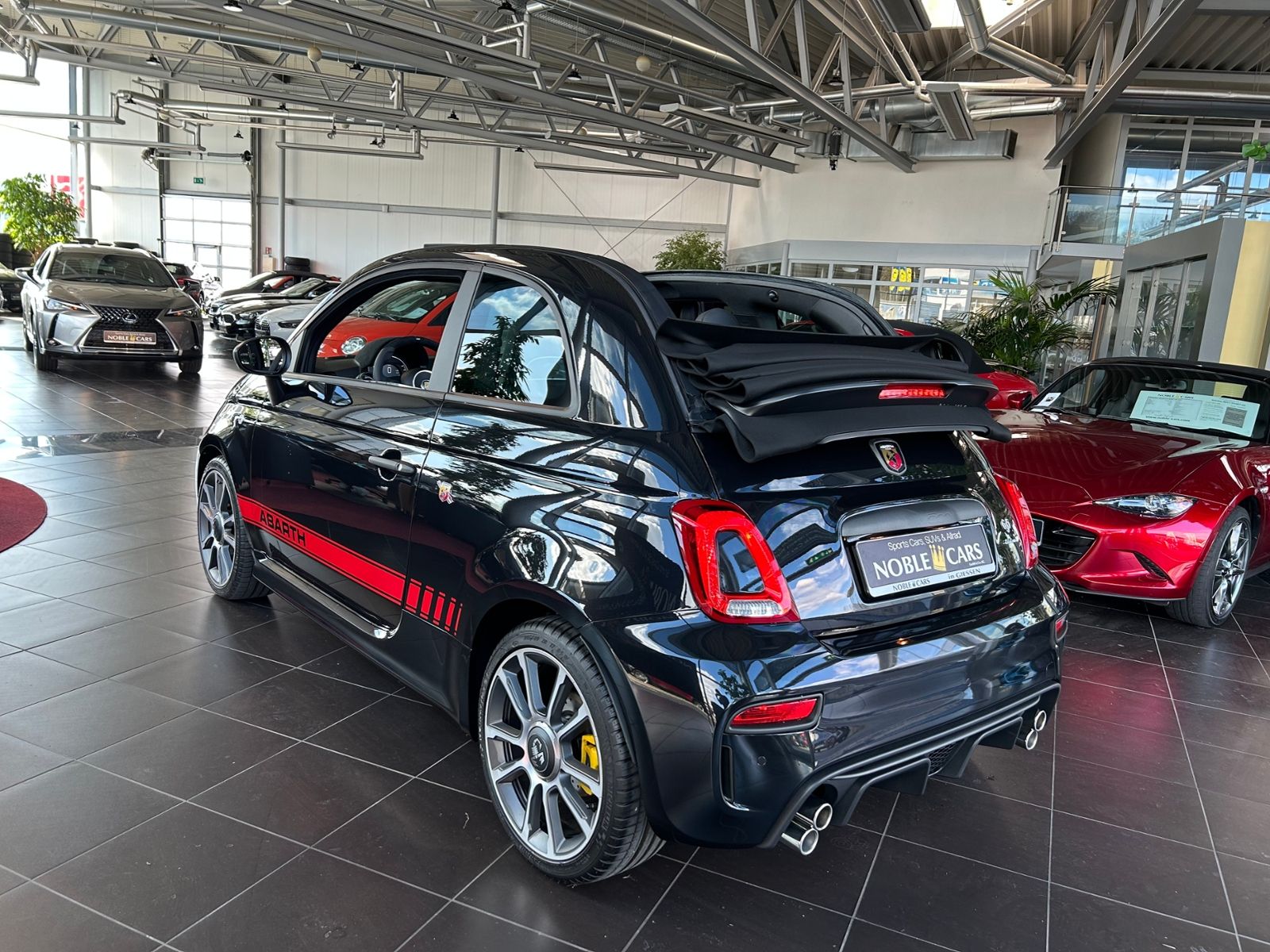 Fahrzeugabbildung Abarth 695C Cabrio Aut. LEDER CARPLAY PDC ALU