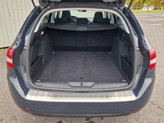 Fahrzeugabbildung Peugeot 308 SW Allure Navi LED Pano SiHz PDC Tempo