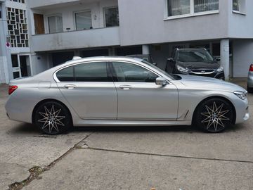 BMW 750 - 5