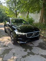 Volvo 2.0 D4 R Design LED PANO Head-Up Keyless Garage - Volvo XC60 in Solingen