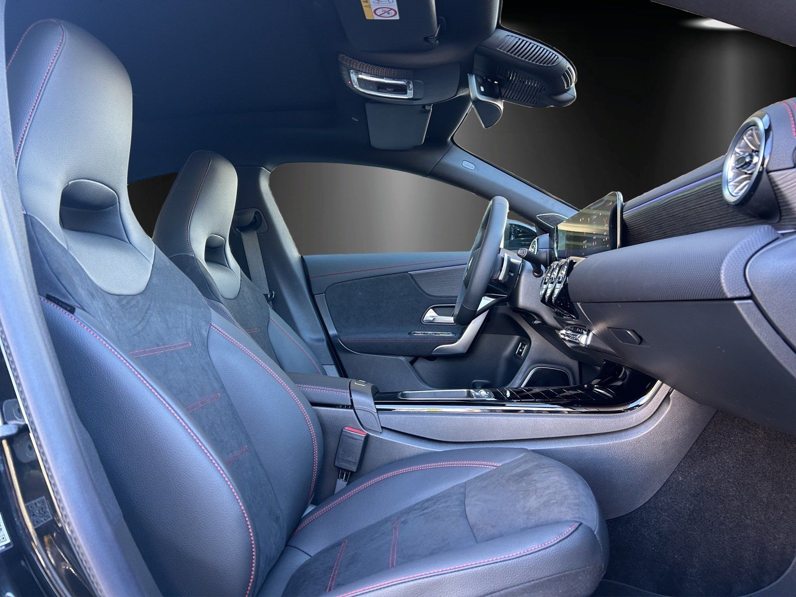 Fahrzeugabbildung Mercedes-Benz CLA 220d Coupé AMG Distro PANO Burme Multibeam
