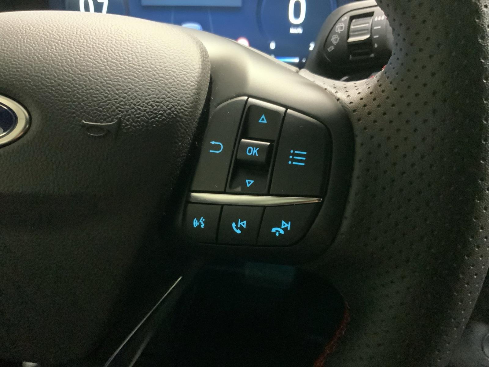 Ford Focus ST-Line X Turnier Aut.*AHK*ACC*HUD*KAM*NAV