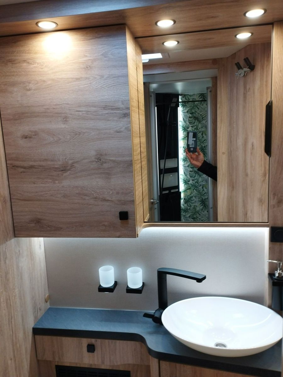 Fahrzeugabbildung Eura Mobil Integra Line IL 720 EB Mondial-Plus-Paket