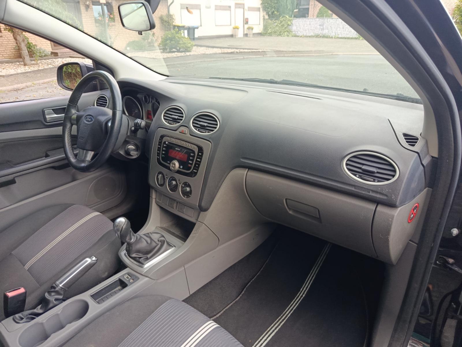 Ford Focus 2010 — photo 10