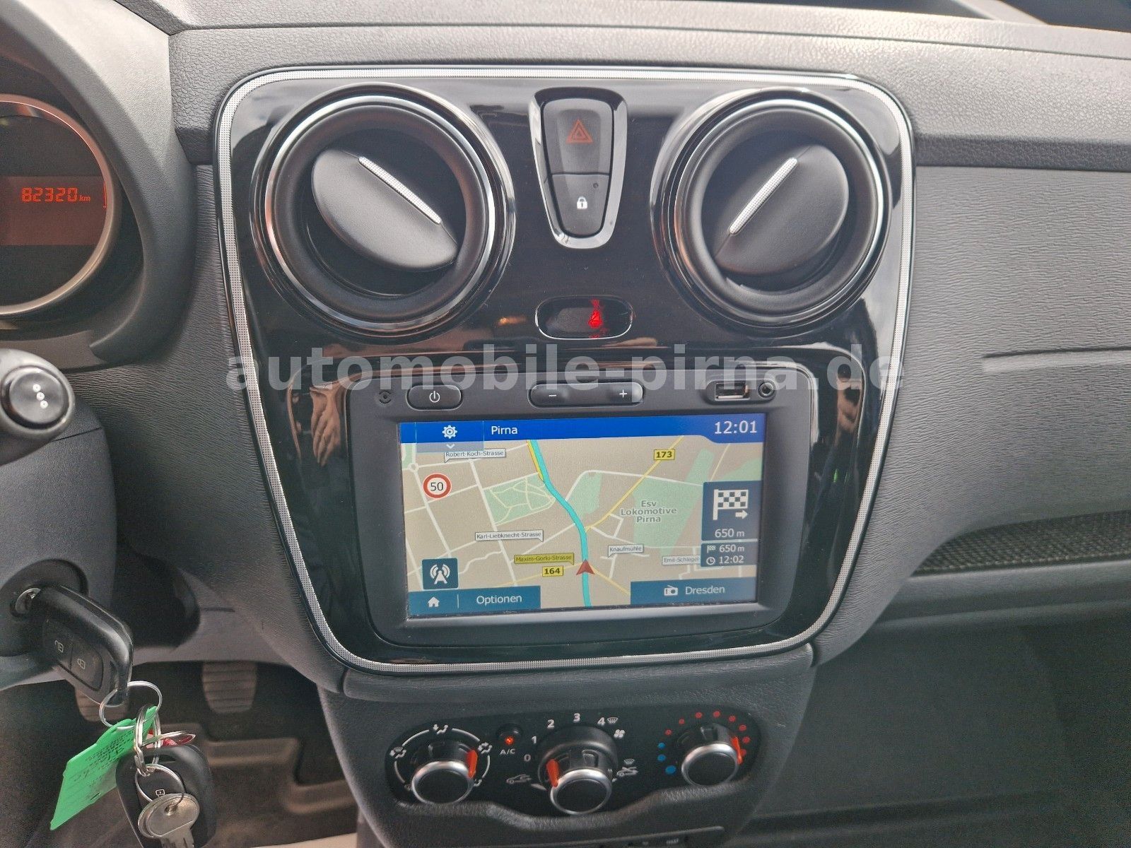 Dokker Stepway Celebration TCe 115 NAVI/SHZ/AHK