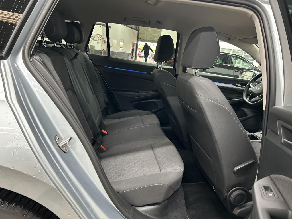 Fahrzeugabbildung Volkswagen Golf VIII Variant TDI Life DSG LED Navi AID HUD