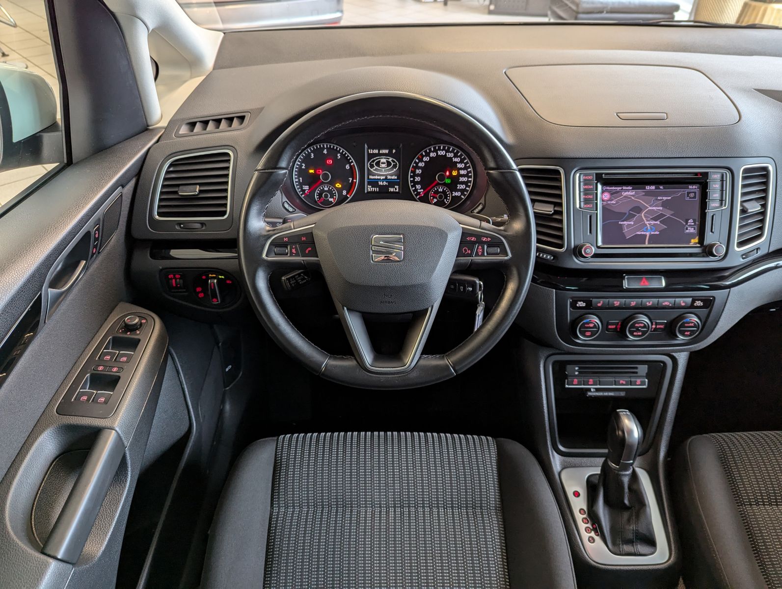 Fahrzeugabbildung SEAT Alhambra 1.4 TSI DSG Style 7-Sitze Cam Shz LM17"